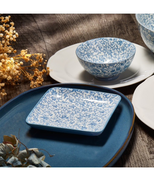Petite assiette carrée à motif floral